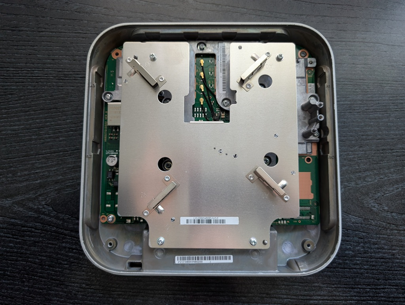 Huawei AP6050DN inside with antenna